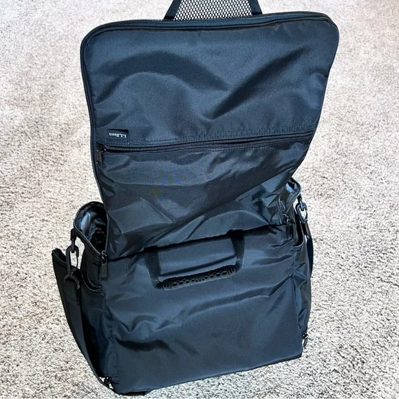 L.L. Bean Organizer Hanging Toiletry Bag, Family Size Black Nylon 10"H×12"W× 8"D - Picture 11 of 16